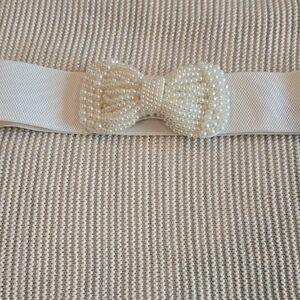 Elegant Pearl Bow Belt